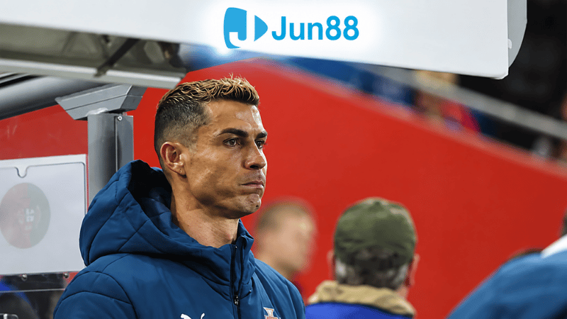 Lần đầu tiên Ronaldo ngồi dự bị sau 18 năm