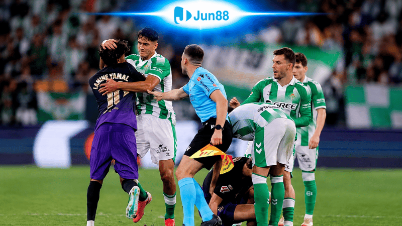 Tình huống dẫn đến thẻ đỏ của Betis