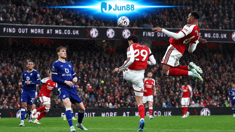 Gabriel ghi bàn quyết định cho Arsenal trước Everton